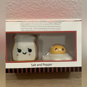 Toast & Egg - salt and pepper shake